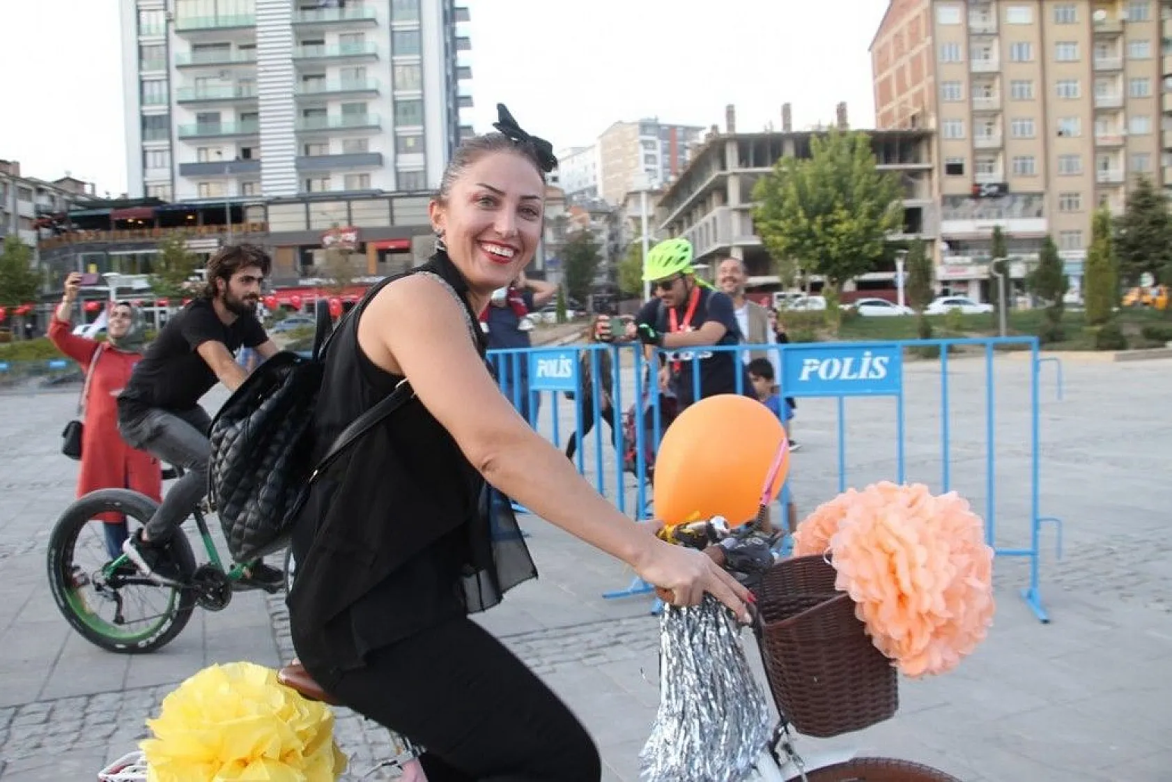 'Süslü Kadınlar' pedal çevirdi