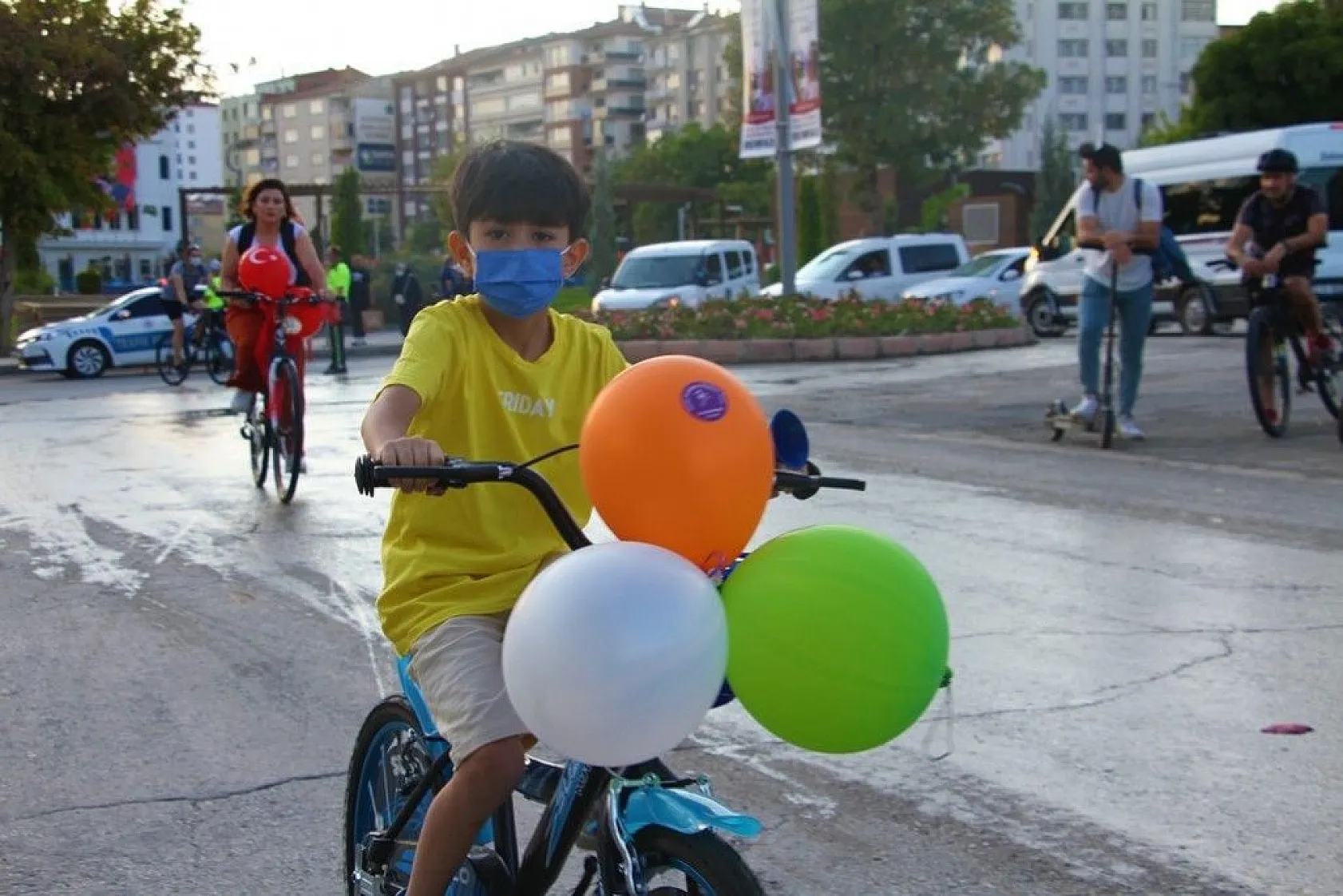 'Süslü Kadınlar' pedal çevirdi