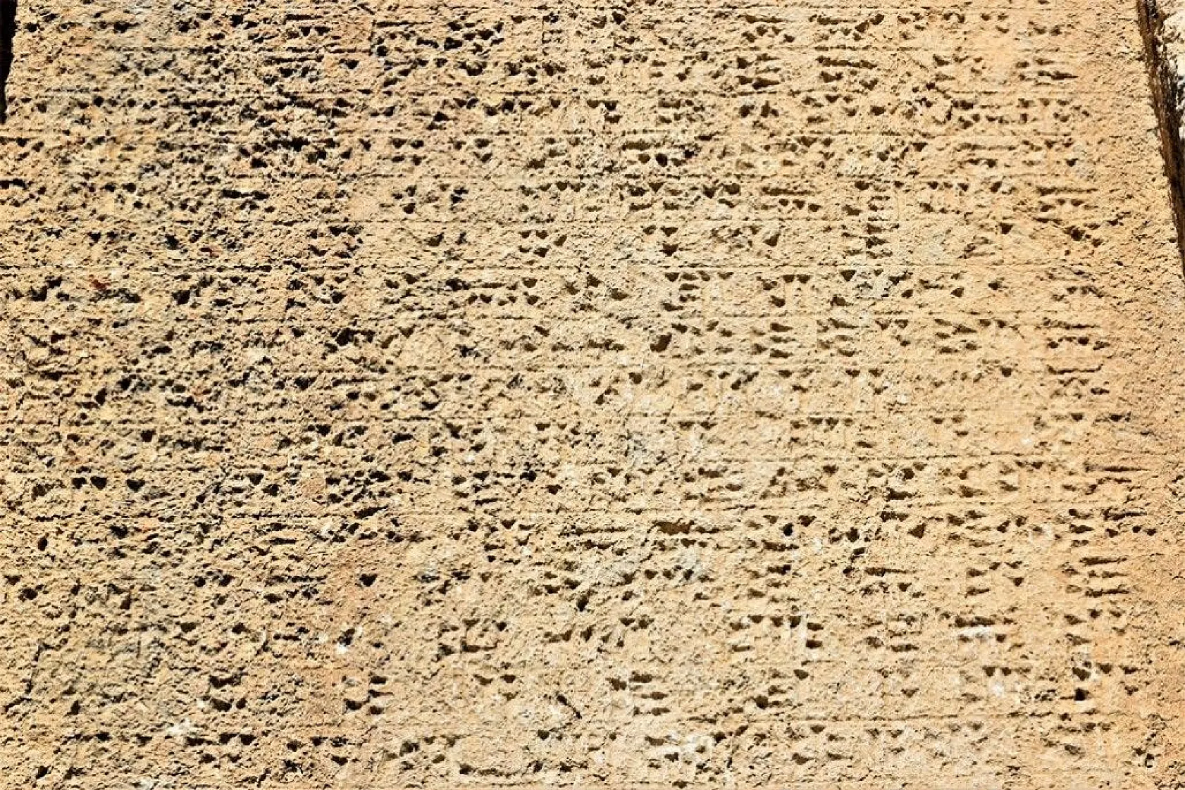 3 bin yıllık taş kitabe ilk günkü ihtişamını koruyor