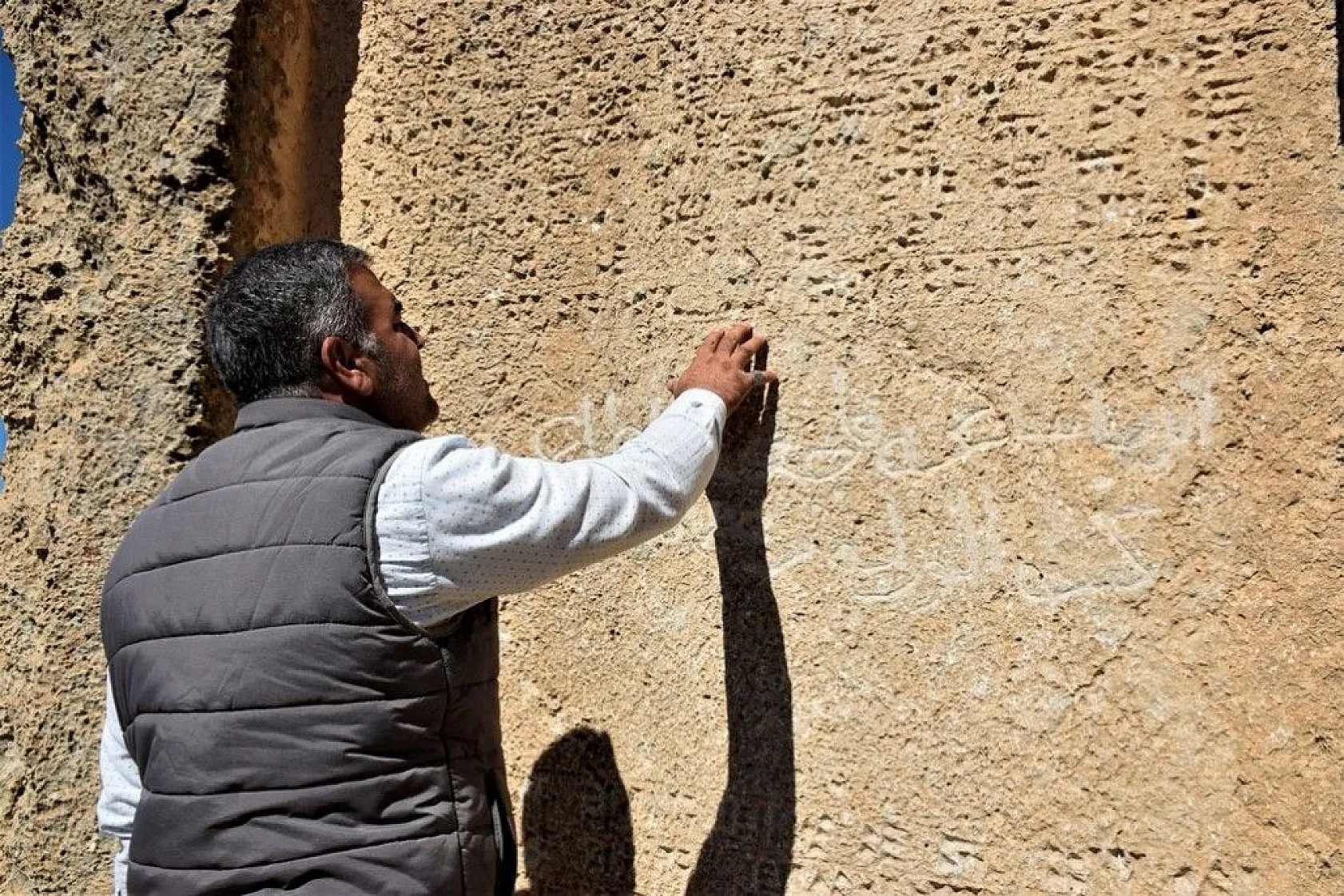 3 bin yıllık taş kitabe ilk günkü ihtişamını koruyor