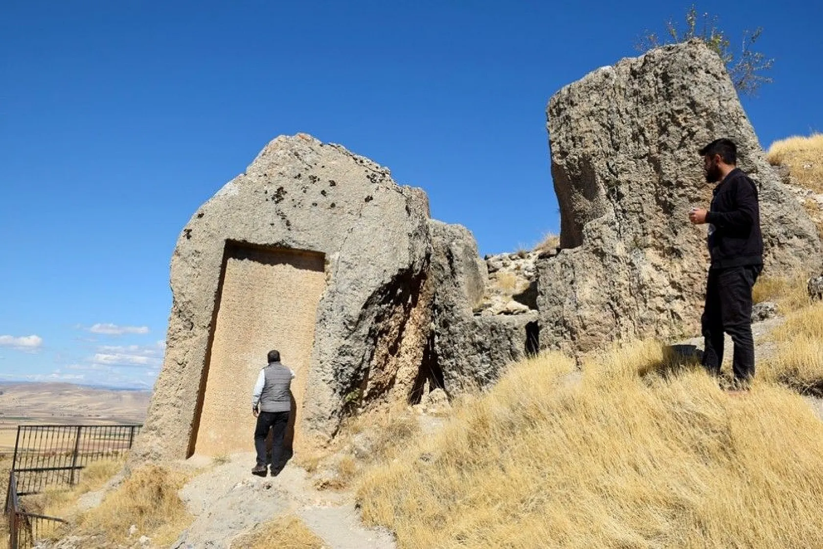 3 bin yıllık taş kitabe ilk günkü ihtişamını koruyor