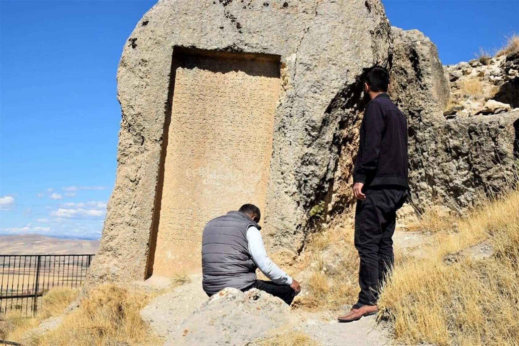 3 bin yıllık taş kitabe ilk günkü ihtişamını koruyor