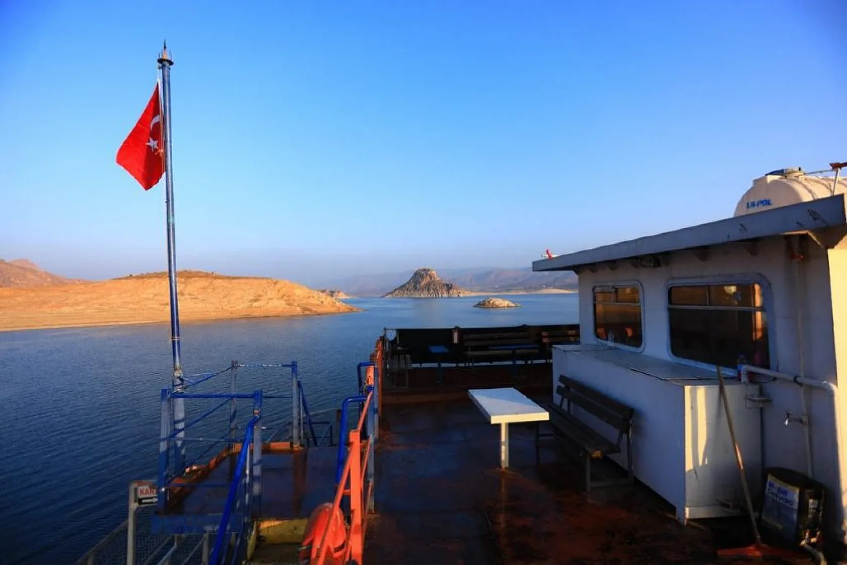 Pertek Kalesi eşsiz görüntüsüyle büyülüyor