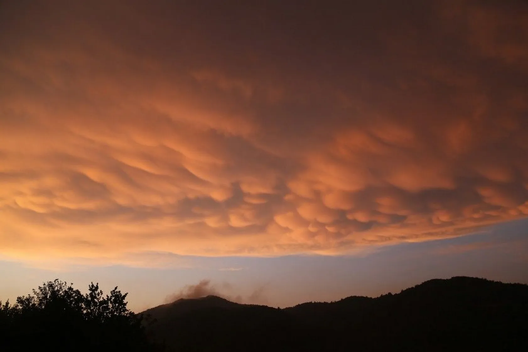 Türkiye'de ender görülen memeli bulutlar Hatay'da görüntülendi