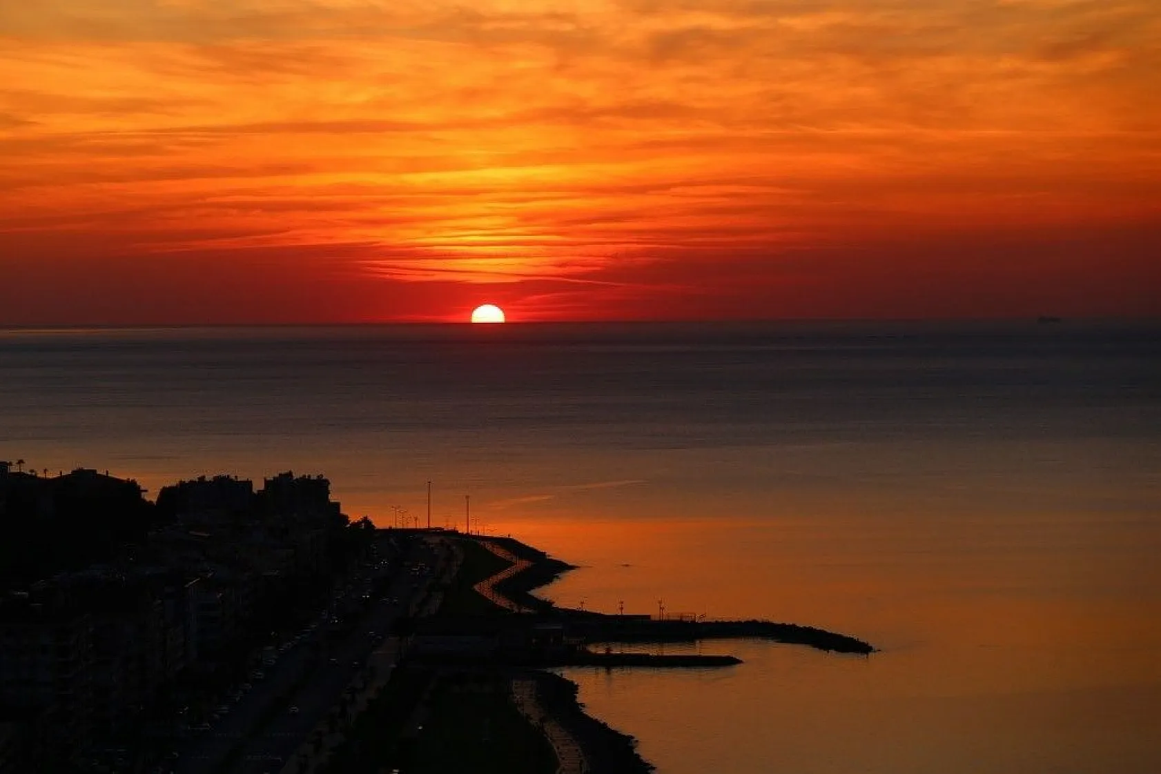 Türkiye'de ender görülen memeli bulutlar Hatay'da görüntülendi