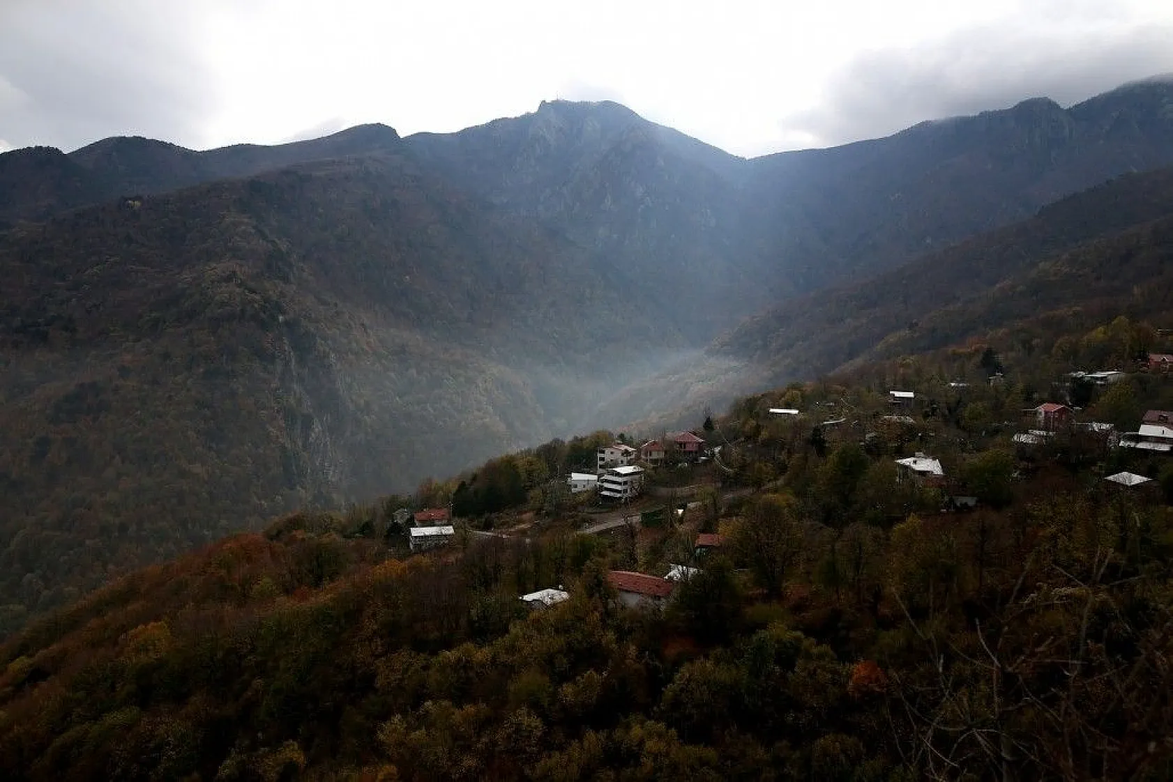 Uludağ'ın eteklerindeki Zeyniler'de sonbahar