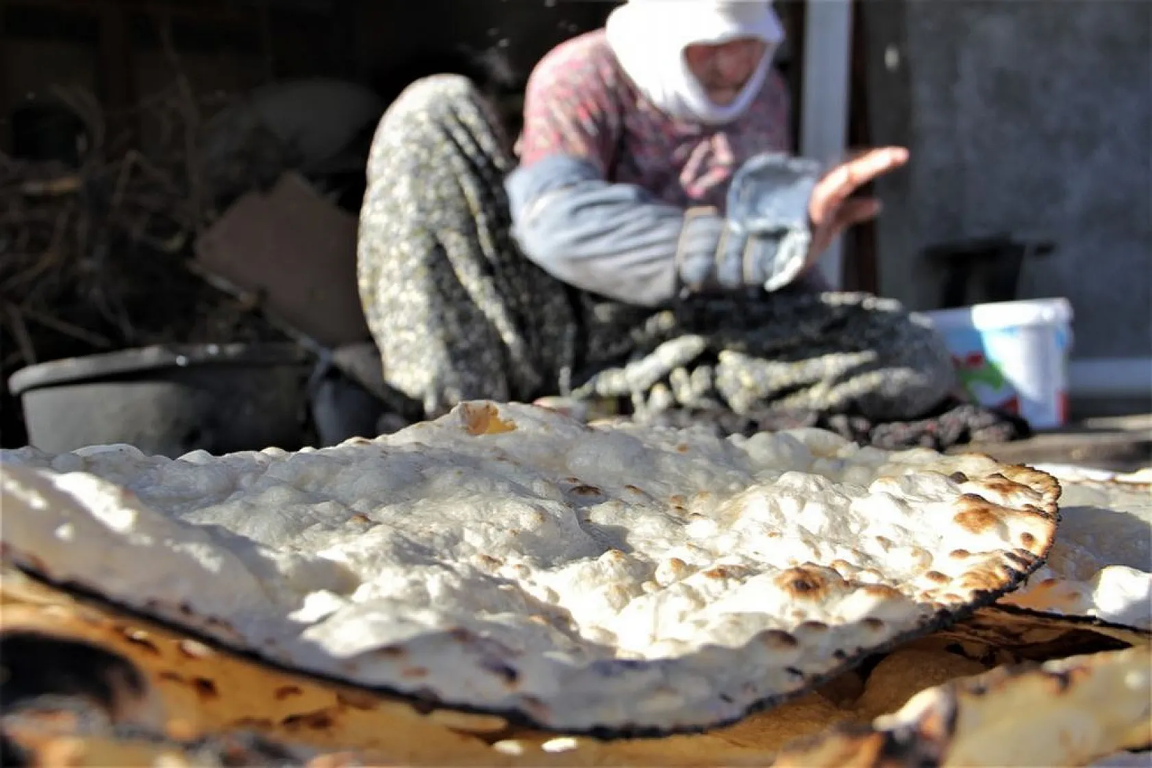 97 yaşında 67 yıldır tandır ekmeği pişiriyor