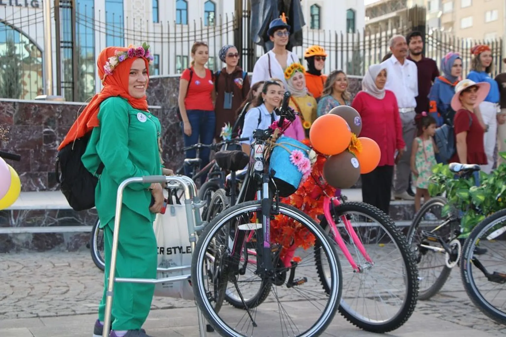 'Süslü Kadınlar' pedal çevirdi