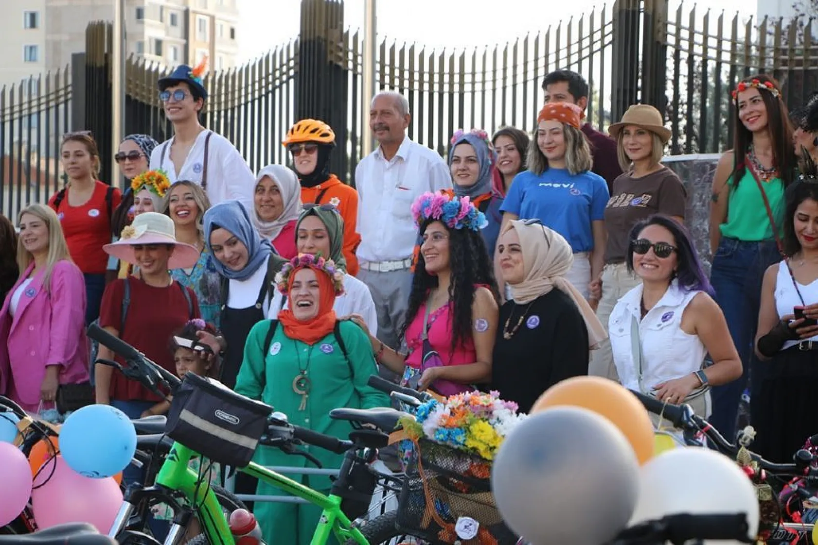 'Süslü Kadınlar' pedal çevirdi