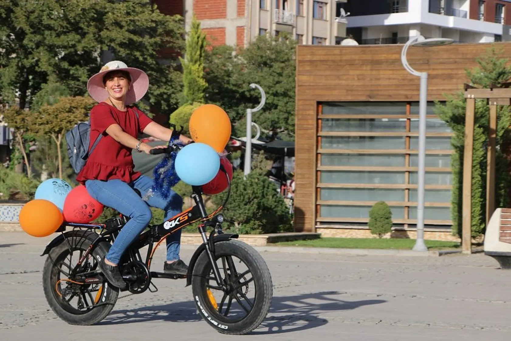 'Süslü Kadınlar' pedal çevirdi