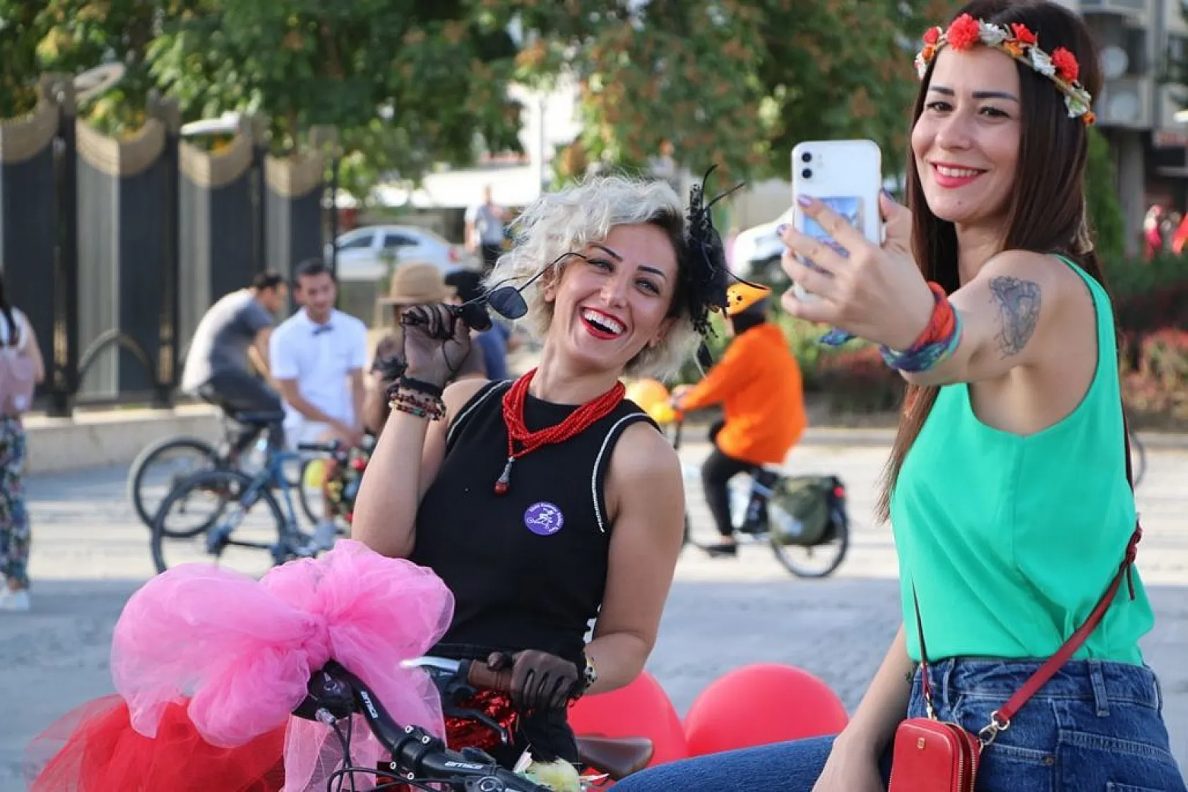 'Süslü Kadınlar' pedal çevirdi