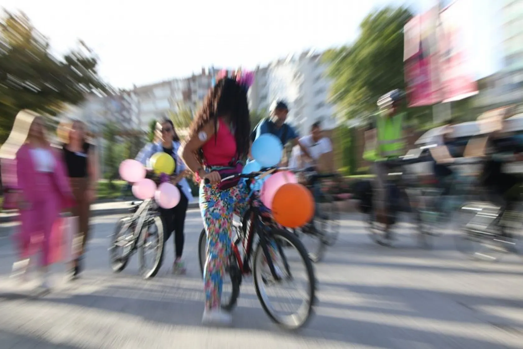 'Süslü Kadınlar' pedal çevirdi