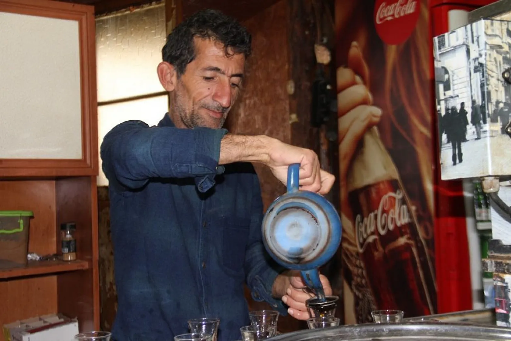 Kedi kahvehanenin maskotu oldu