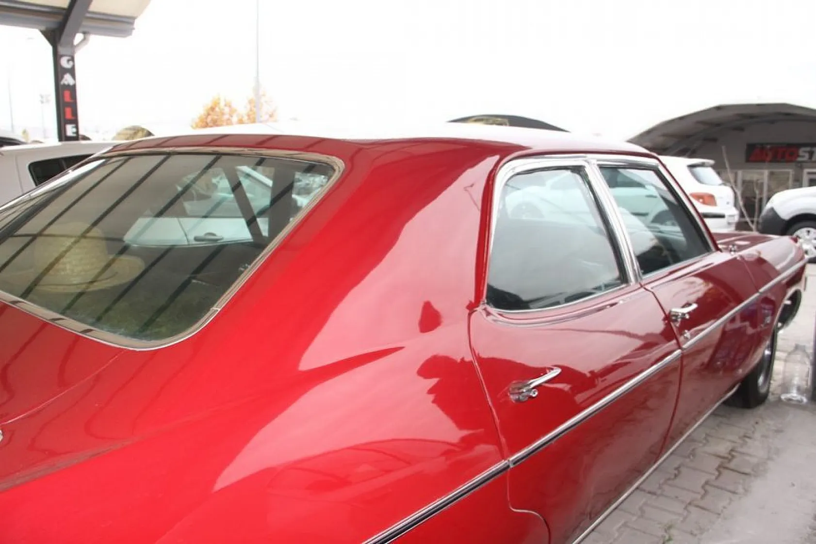 1969 model klasik aracına gözü gibi bakıyor