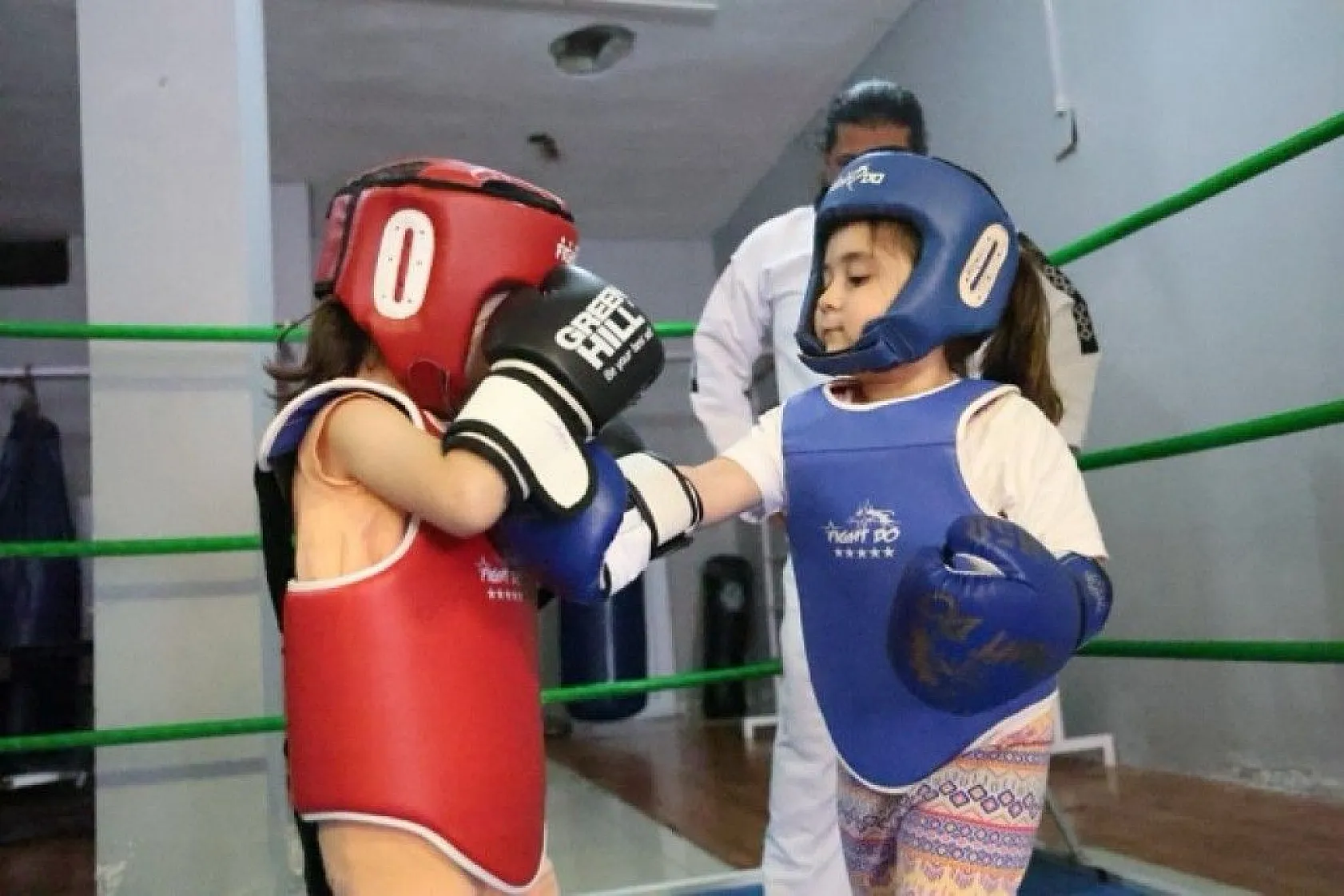 Dövüş sanatlarıyla gençlere destek