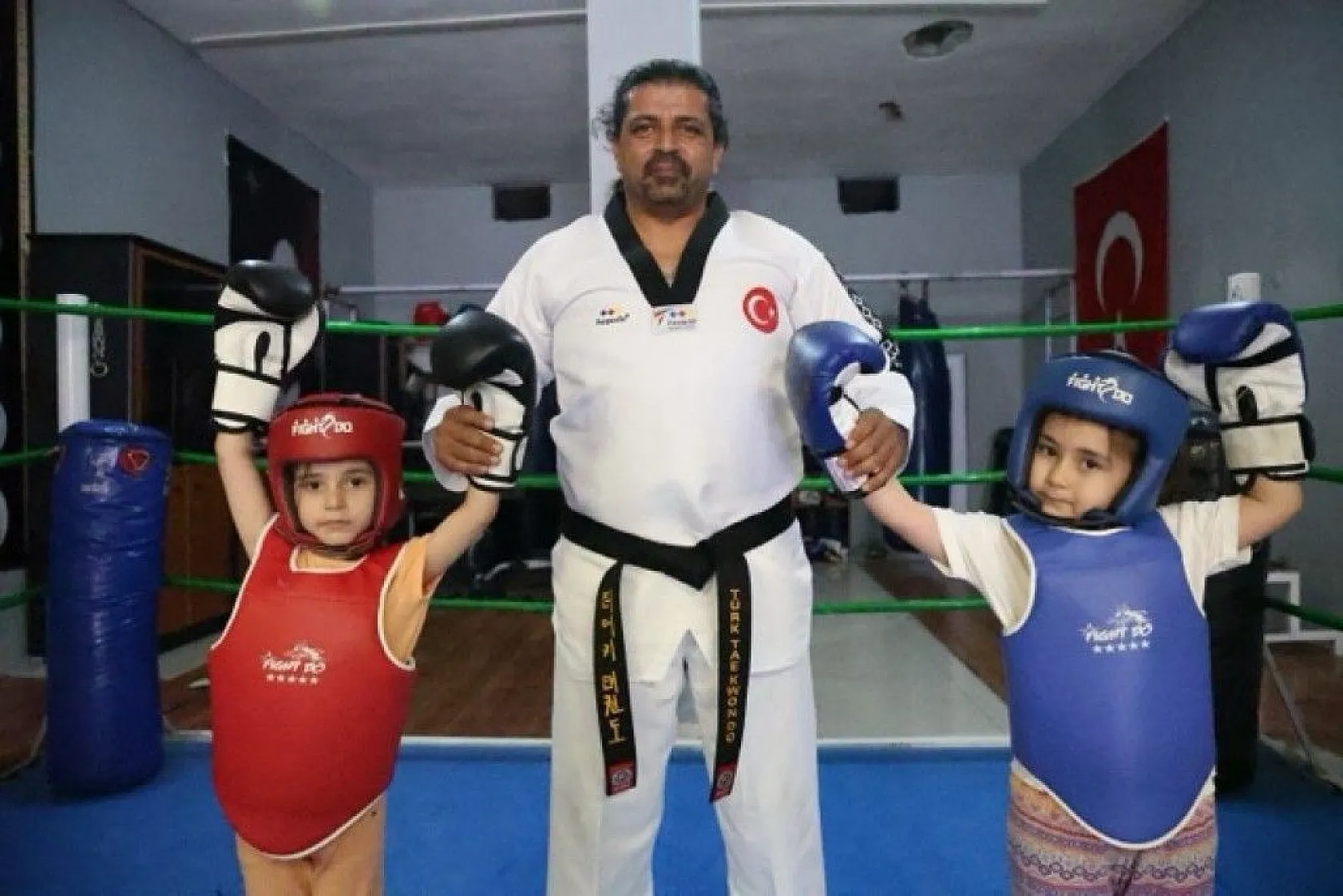 Dövüş sanatlarıyla gençlere destek