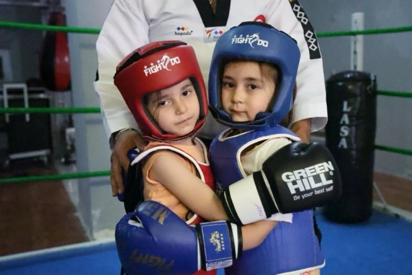 Dövüş sanatlarıyla gençlere destek