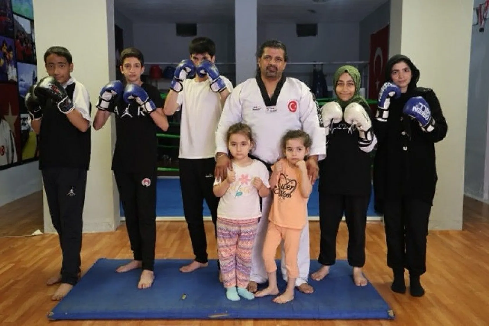 Dövüş sanatlarıyla gençlere destek