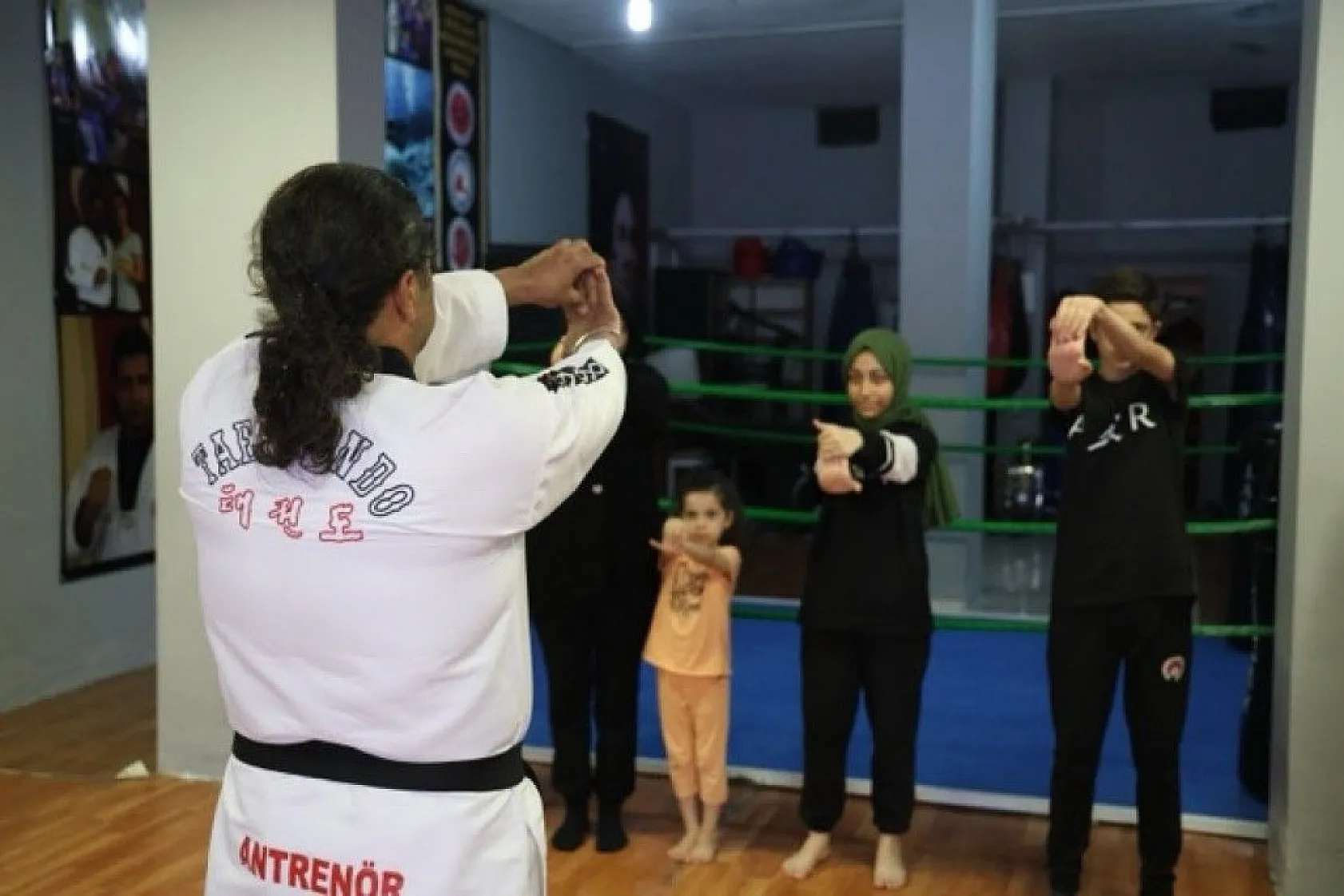 Dövüş sanatlarıyla gençlere destek