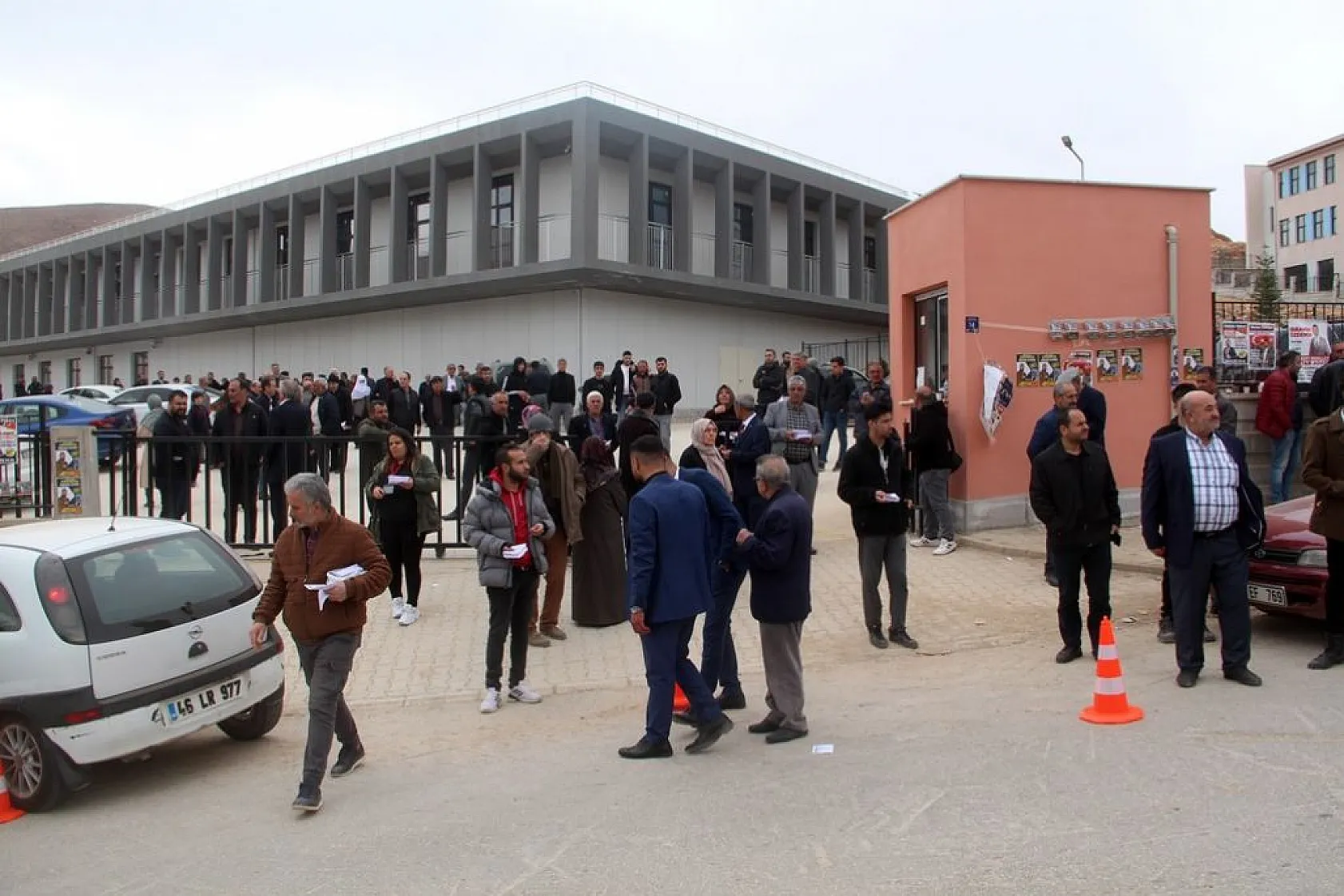 Güneykent Mahallesi sandık başına gitti