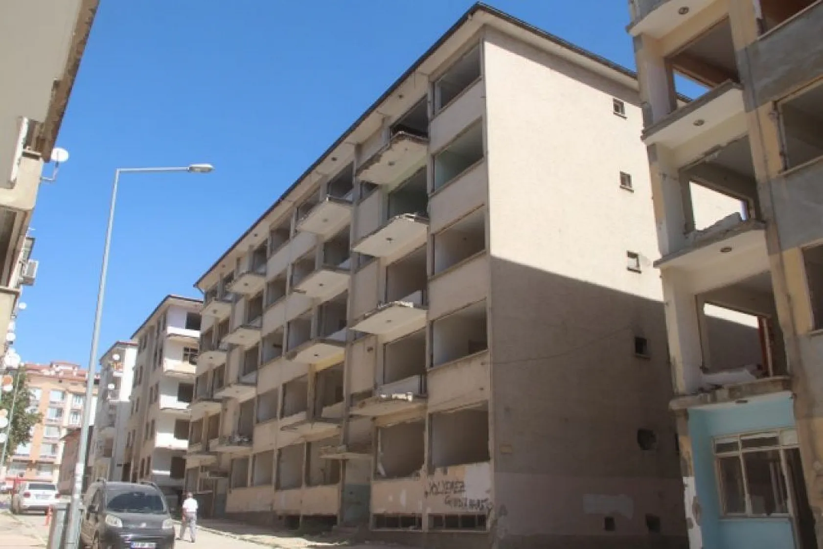 Bu binalar tehlike saçıyor!