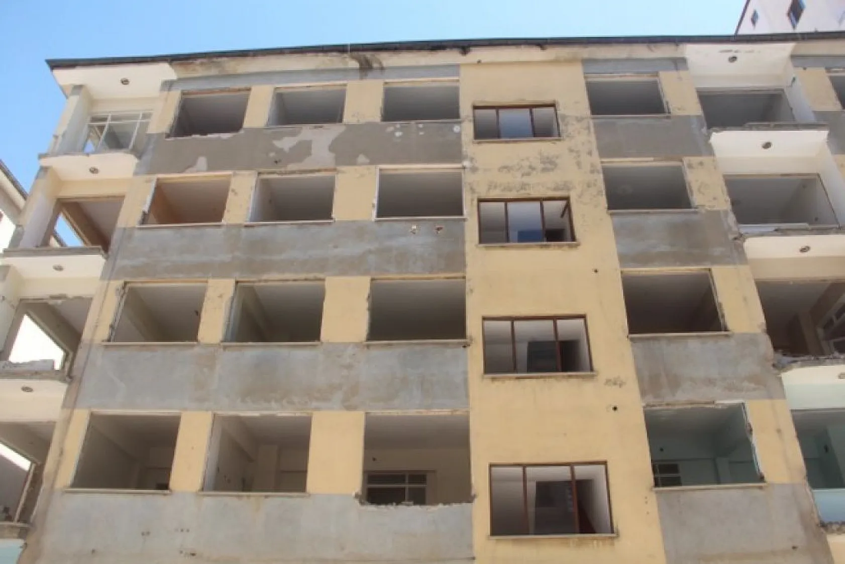 Bu binalar tehlike saçıyor!