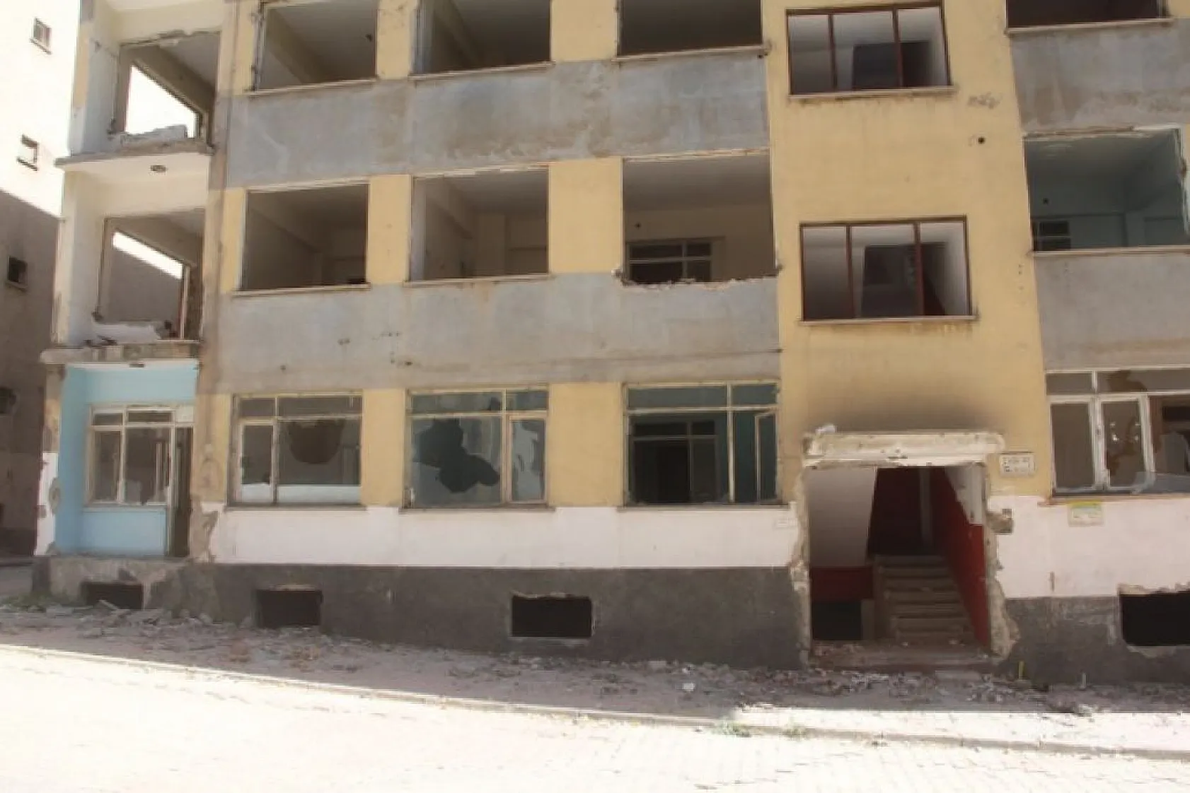 Bu binalar tehlike saçıyor!