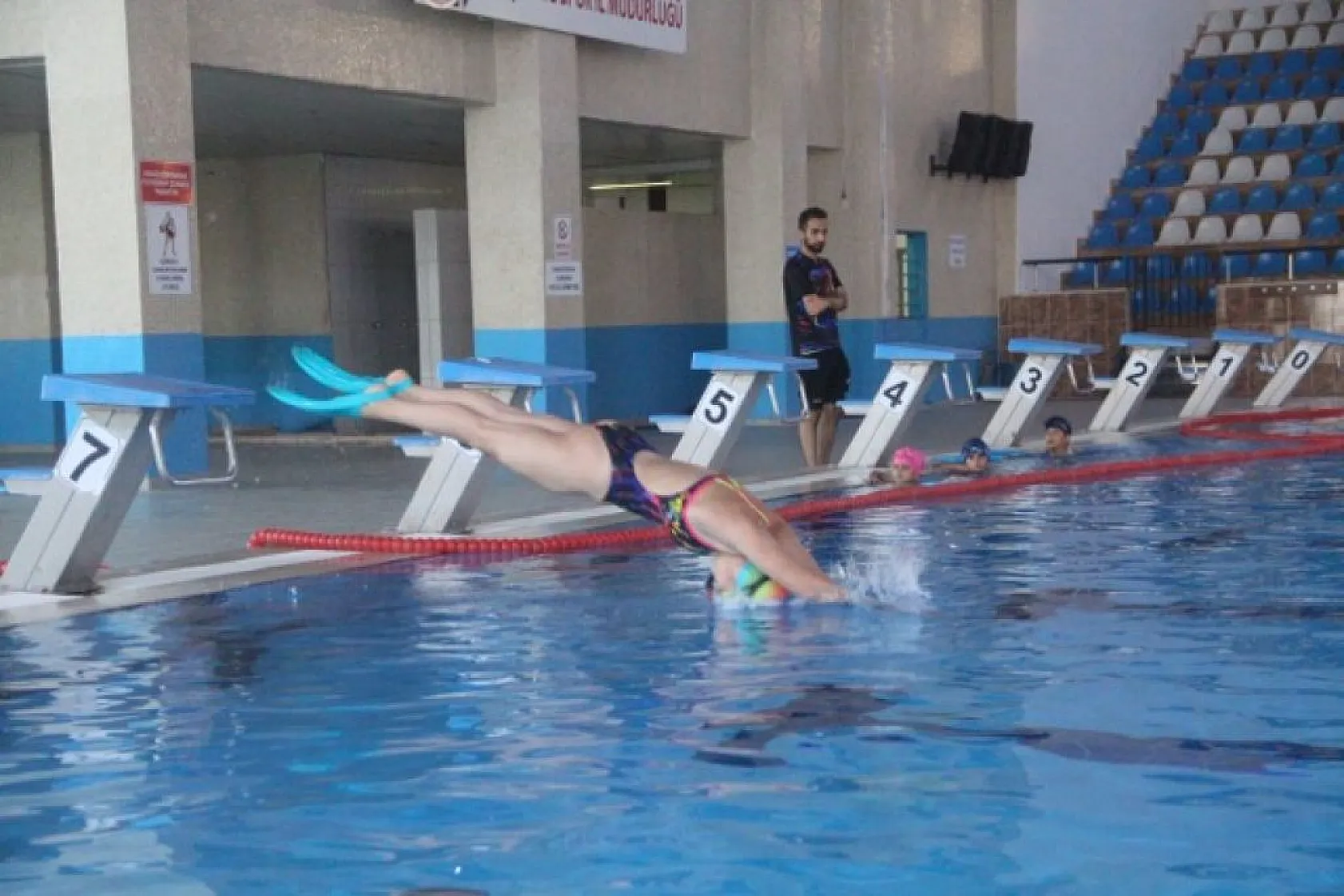Tedavisi için yüzmeye başladı, üç kez Türkiye şampiyonu oldu
