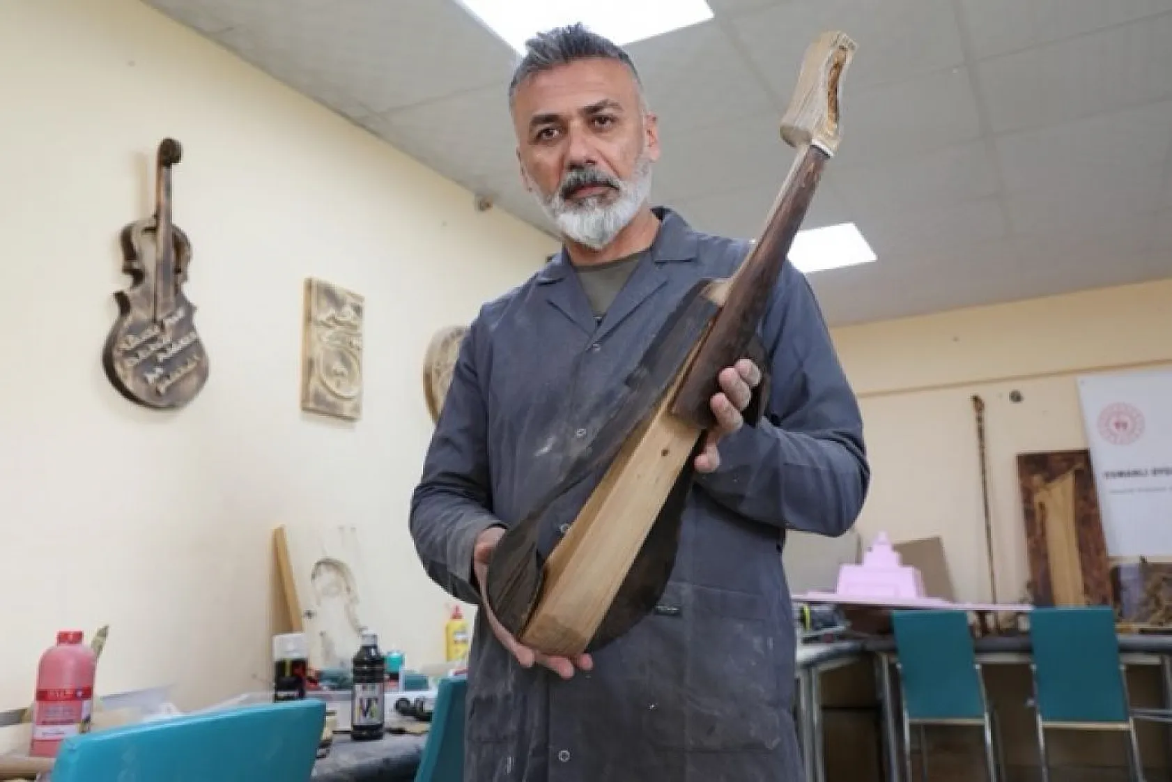 Bu atölyede kütükler sanata dönüşüyor