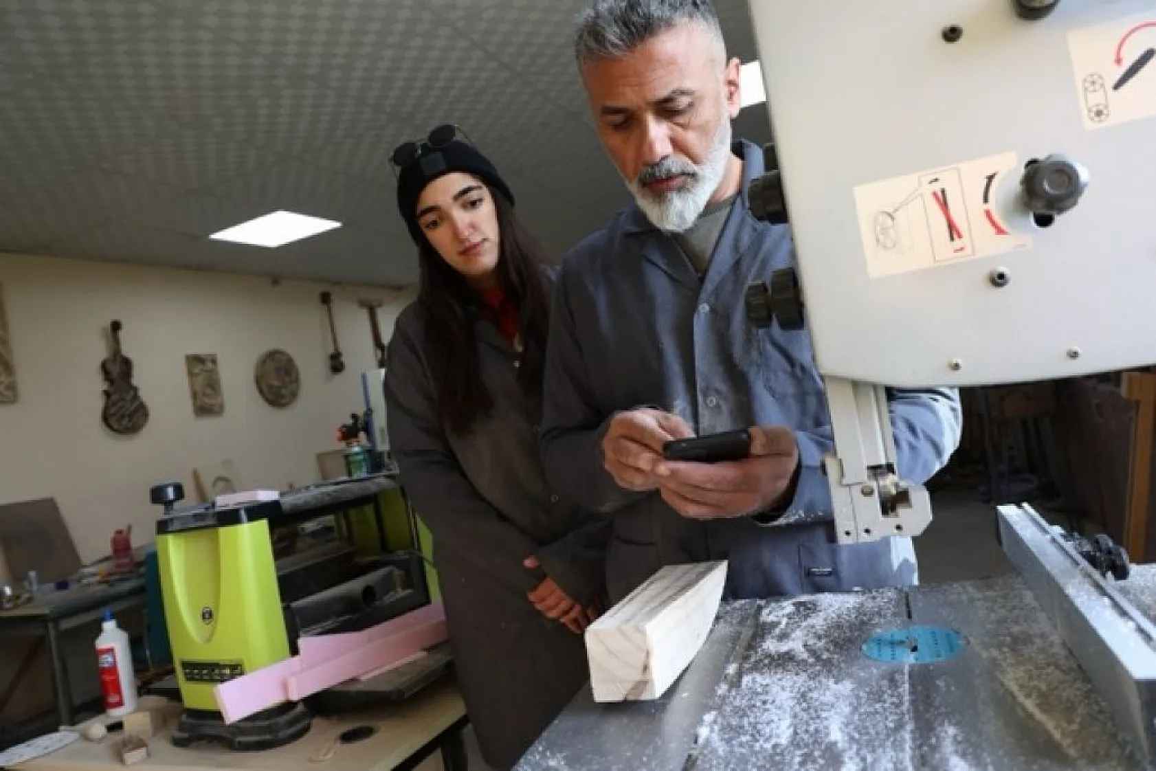 Bu atölyede kütükler sanata dönüşüyor