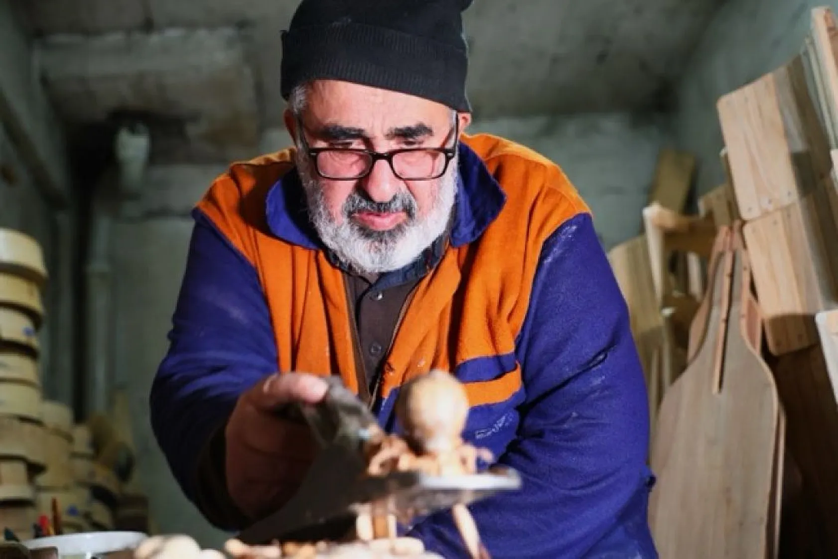 Çeyrek asırdır ahşaba şekil veriyor