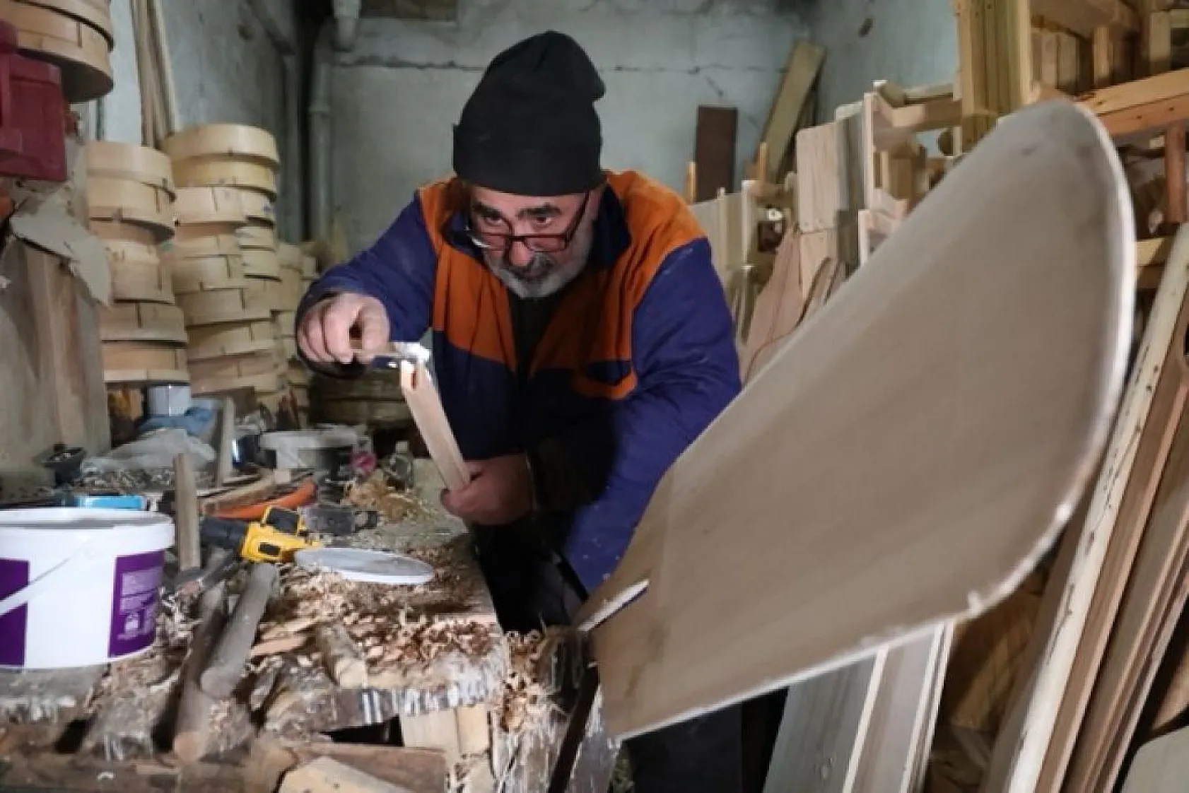 Çeyrek asırdır ahşaba şekil veriyor