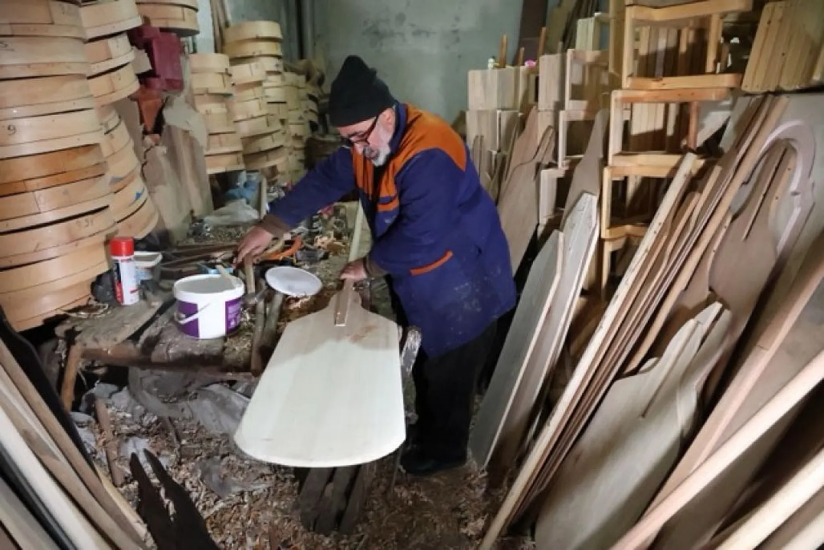 Çeyrek asırdır ahşaba şekil veriyor