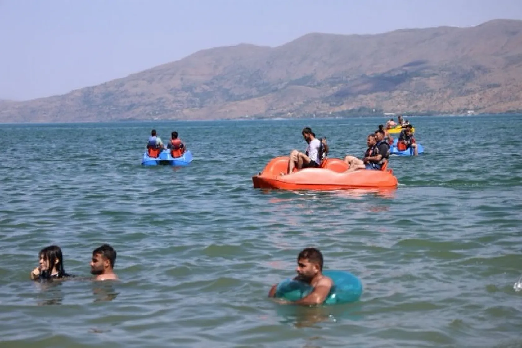 Hazar Gölü, tatilcilerin gözdesi oldu