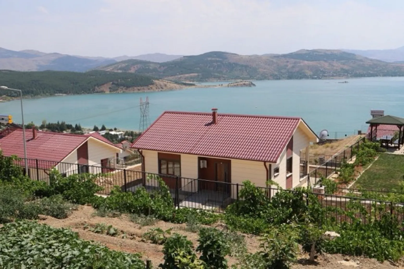 Tatil köyü havasında deprem konutları