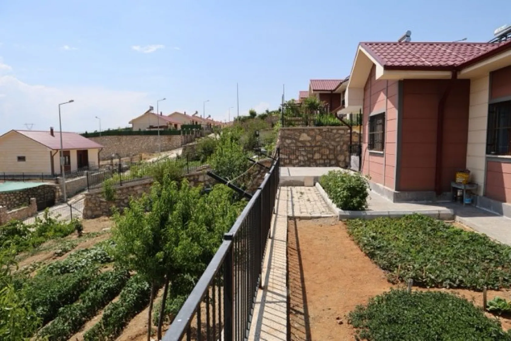 Tatil köyü havasında deprem konutları