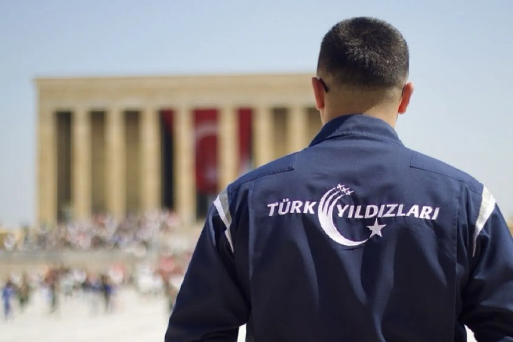 Türk Yıldızları'ndan saygı uçuşu