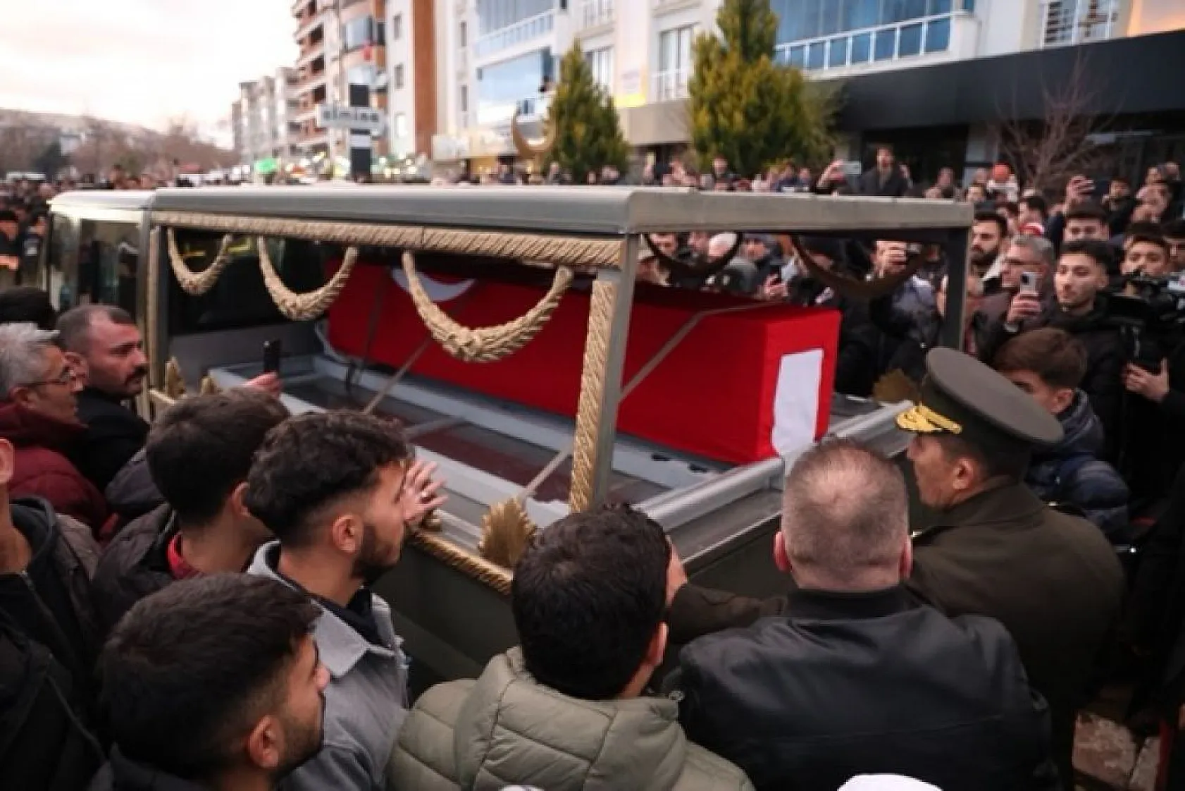 Şehit Kemal Aslan son yolculuğuna uğurlandı