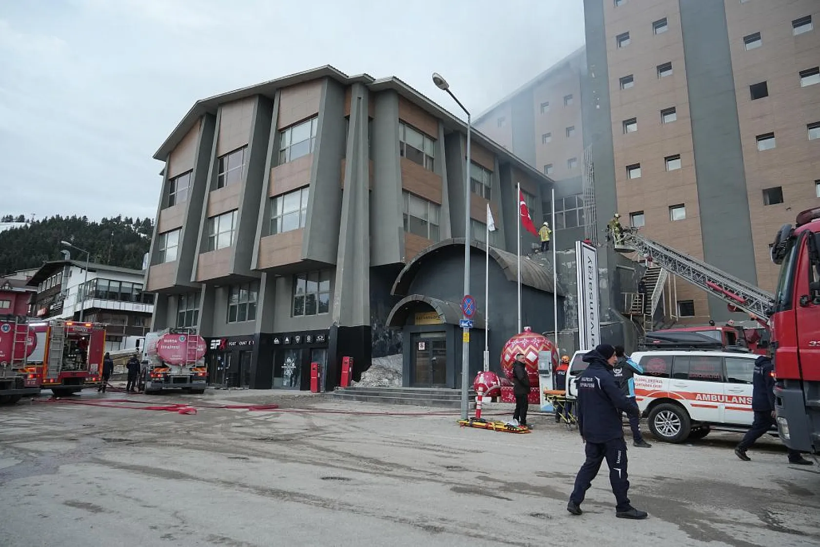 Uludağ'da otel yangını! Can kaybı var...