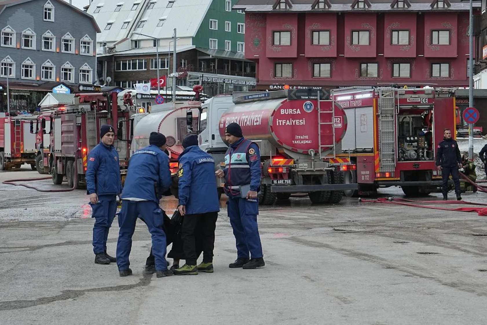 Uludağ'da otel yangını! Can kaybı var...