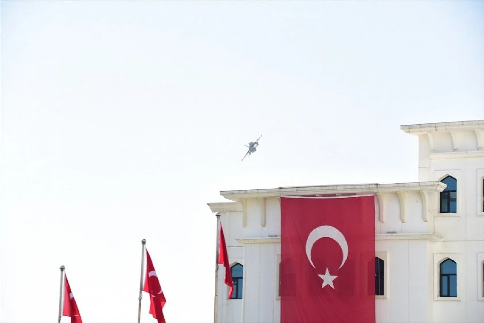 SOLOTÜRK Elazığ'ı selamladı