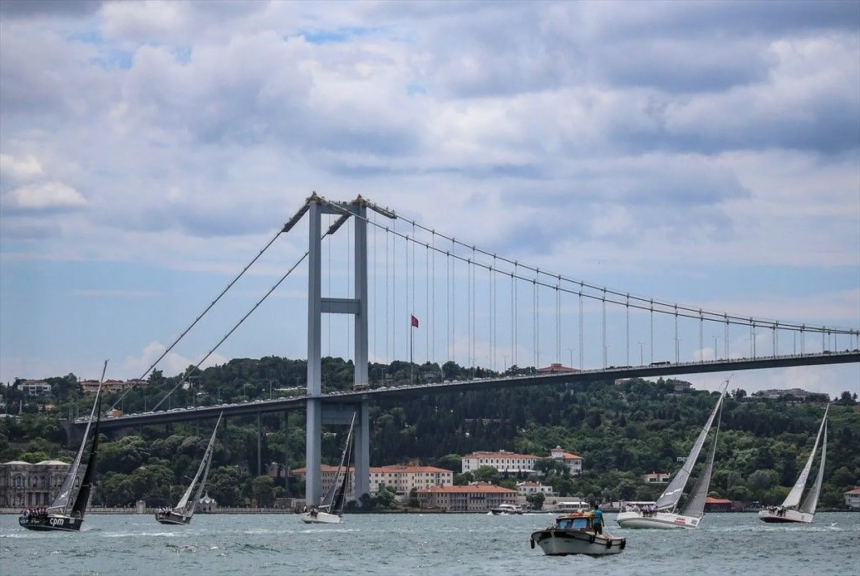 İstanbul Boğazı'nda yelken şöleni