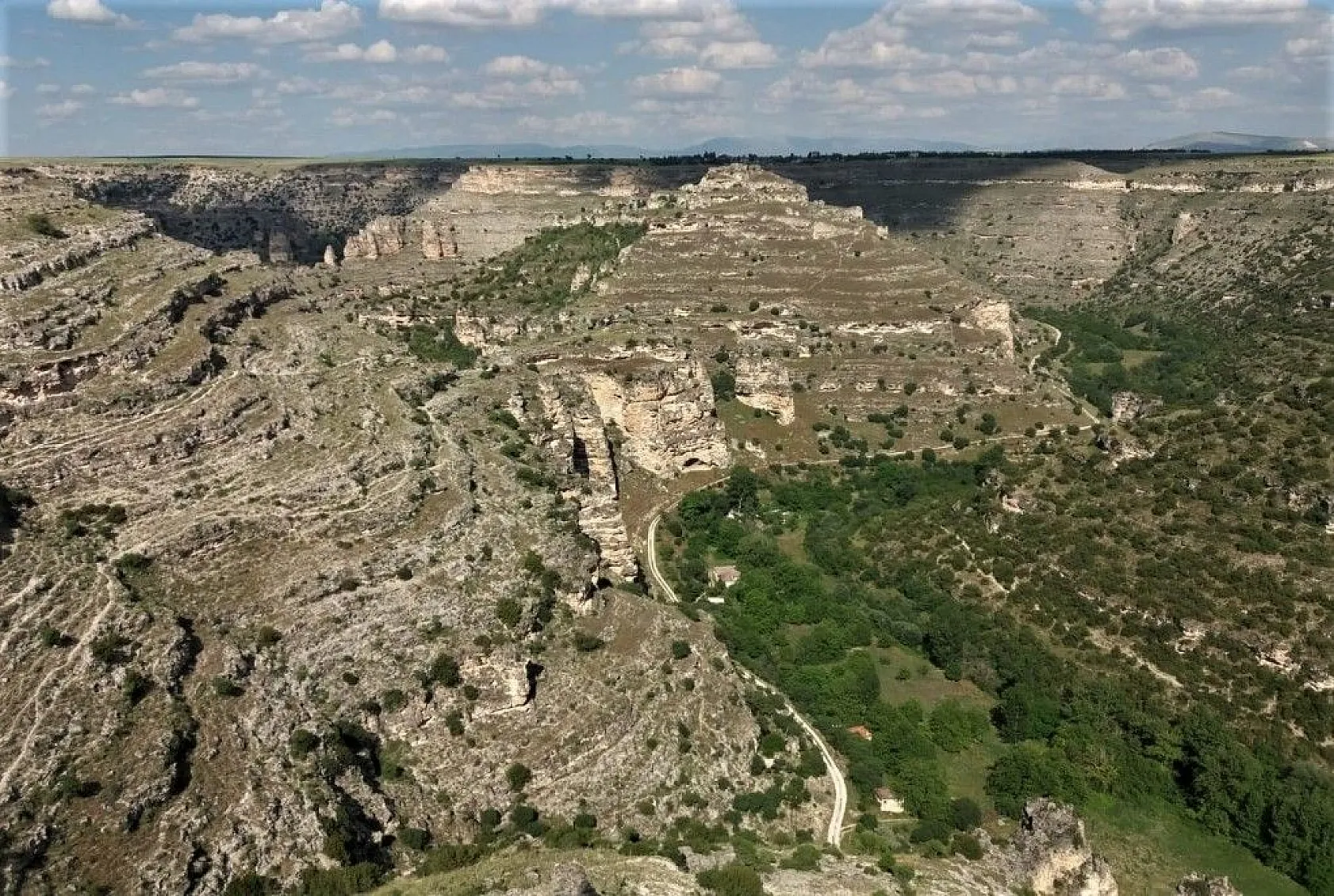 Ulubey Kanyonu görenleri kendine hayran bırakıyor