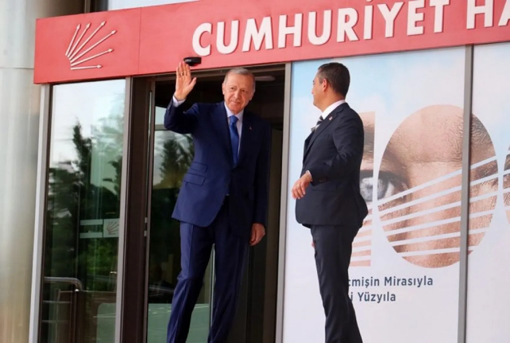 Cumhurbaşkanı Erdoğan 18 yıl sonra CHP'de