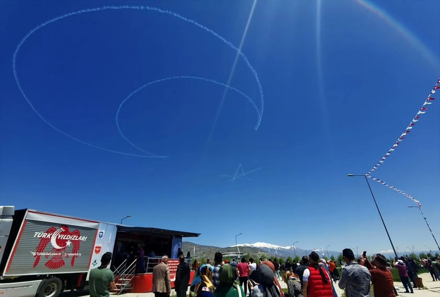 Türk Yıldızları'ndan hayran bırakan gösteri