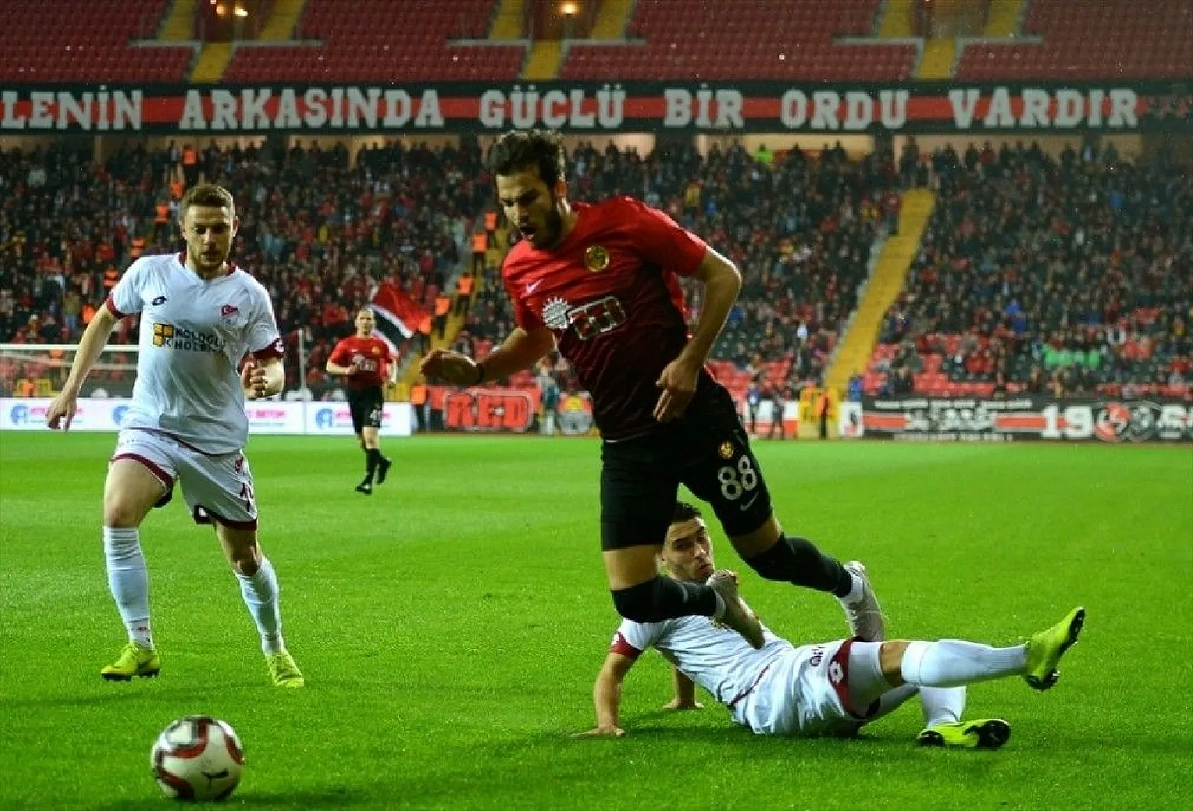 Eskişehirspor - Elazığspor maçından çok özel kareler
