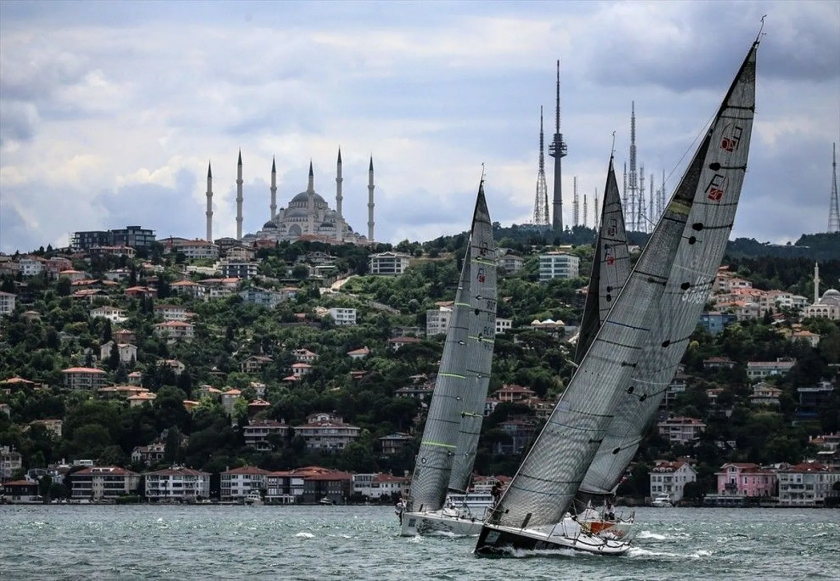 İstanbul Boğazı'nda yelken şöleni