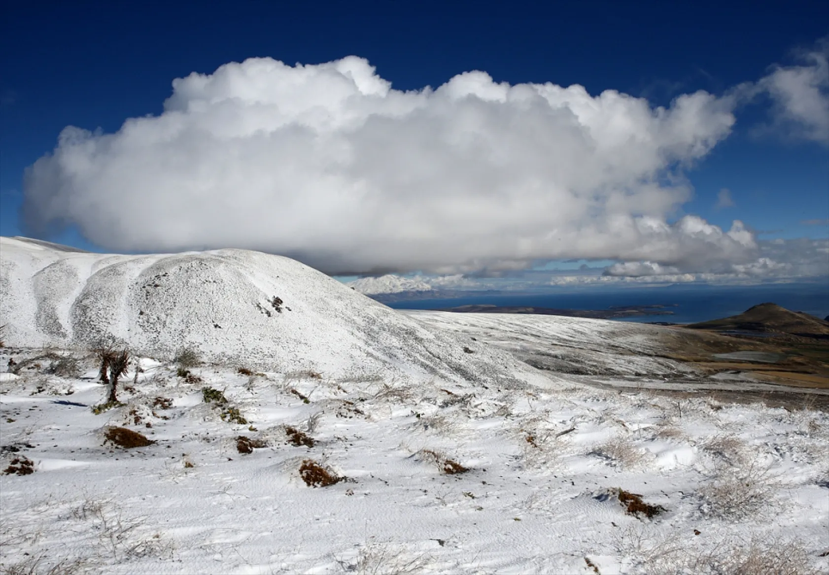 Nemrut Dağı ile yüksek kesimler karla kaplandı