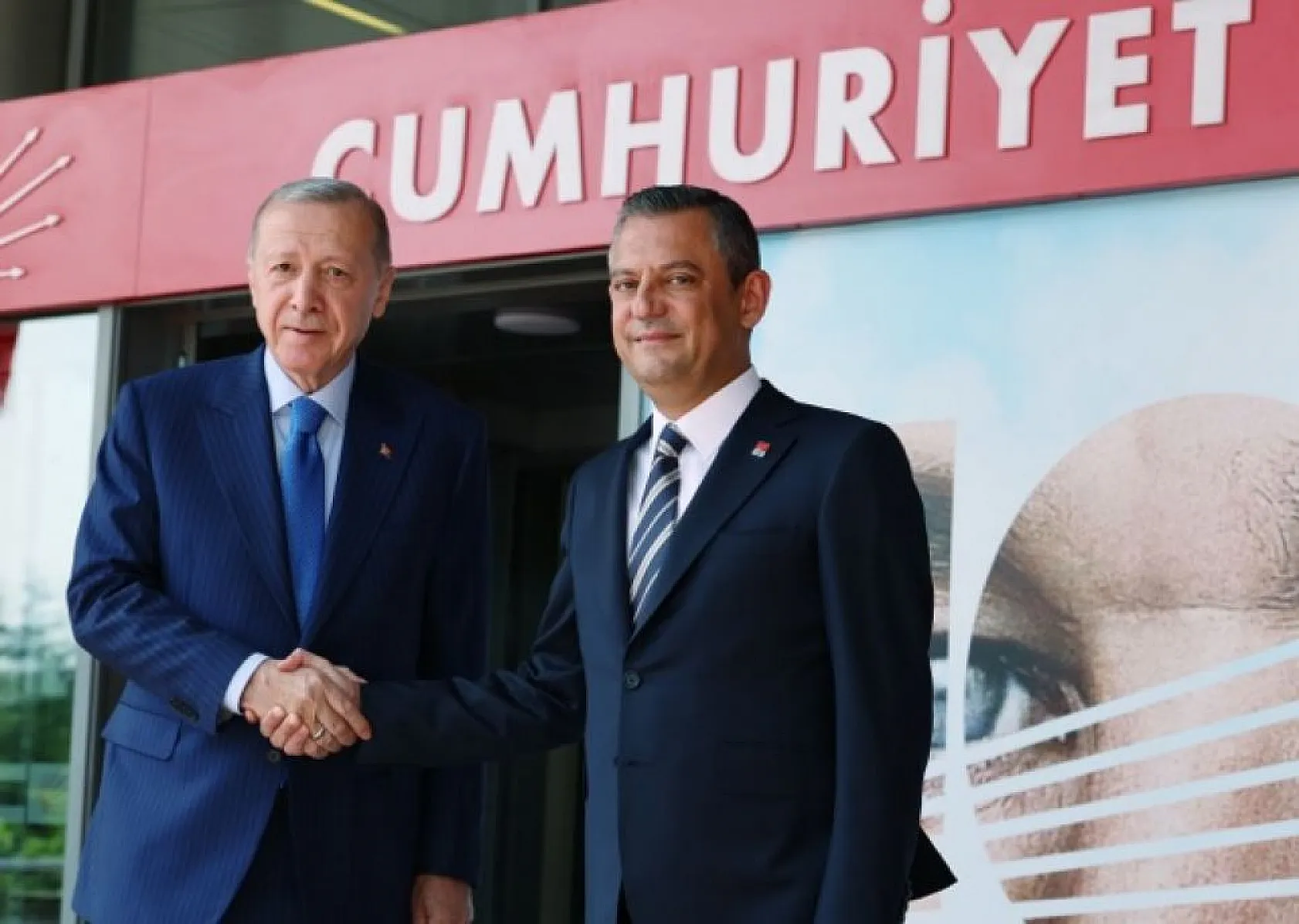 Cumhurbaşkanı Erdoğan 18 yıl sonra CHP'de