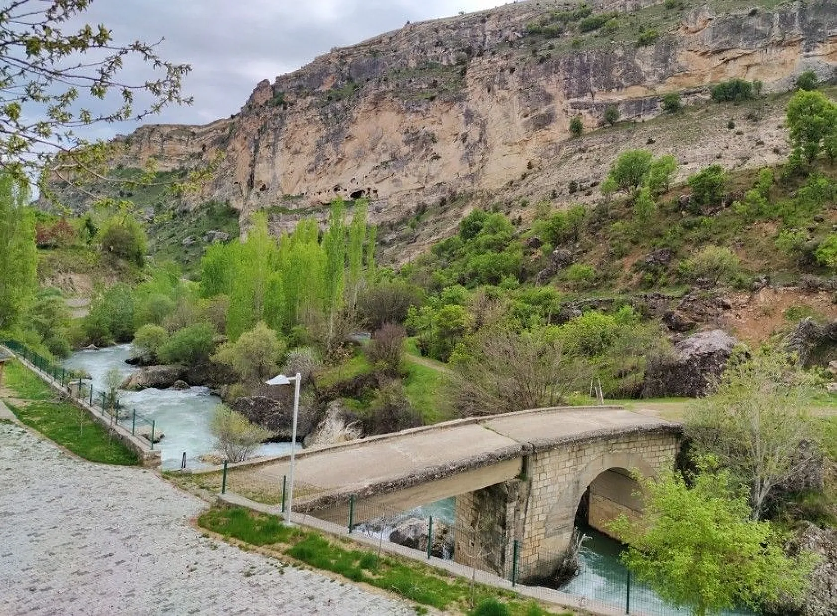 Doğal yaşamı ile dikkat çeken ilçe baharla renklendi